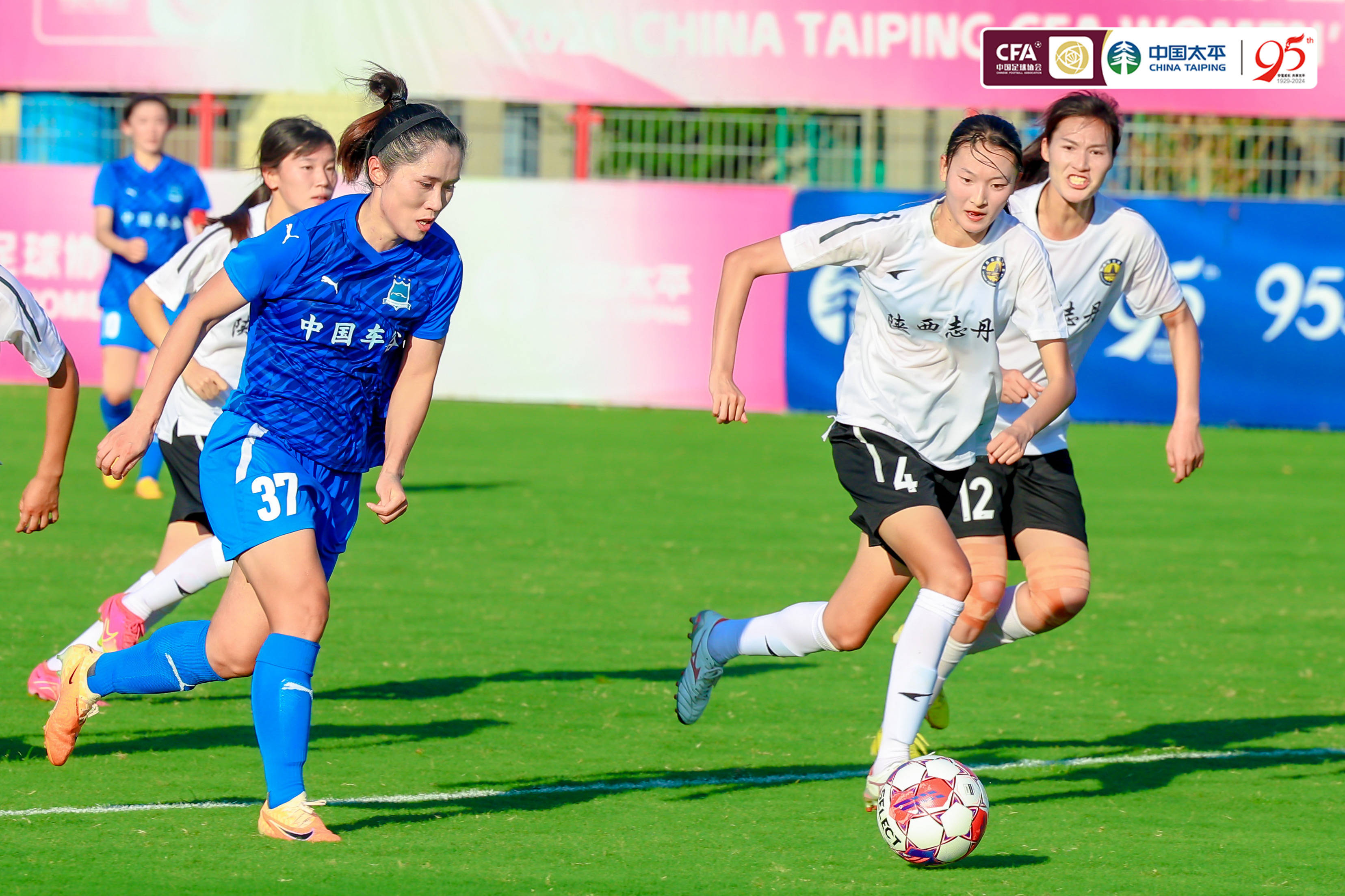 bbin.com-包含女足比赛球员参加公益活动，传递正能量的词条